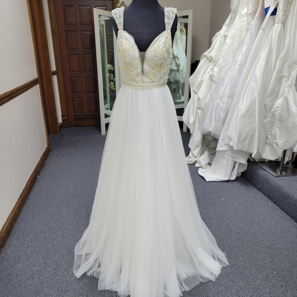 SHERRI HILL IVORY WEDDING DRESS